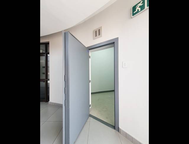 3,230M² BUSINESS TO LET IN VORNA VALLEY